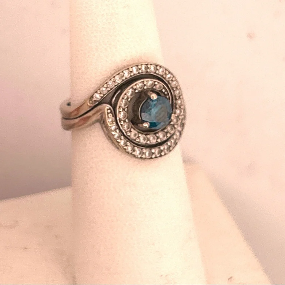 493845 14k wg NA Hoku ring paired with NA Hoku wave band. New retail  $4459.00 - Picture 6 of 6